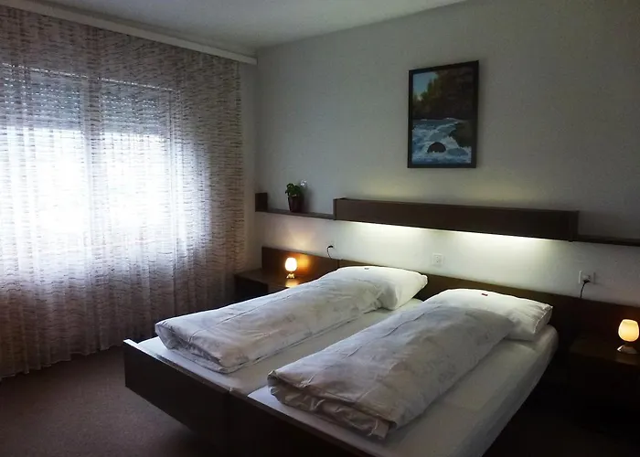 Bahnhof 2* إنترلاكن