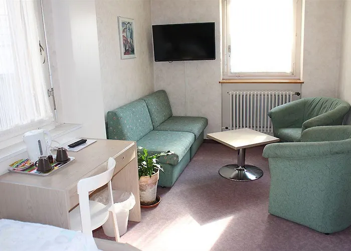 Bahnhof 2* إنترلاكن