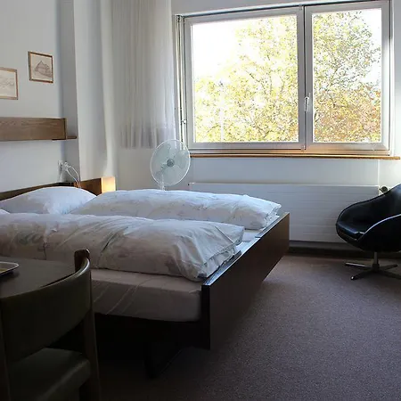 Hotel Bahnhof 2*